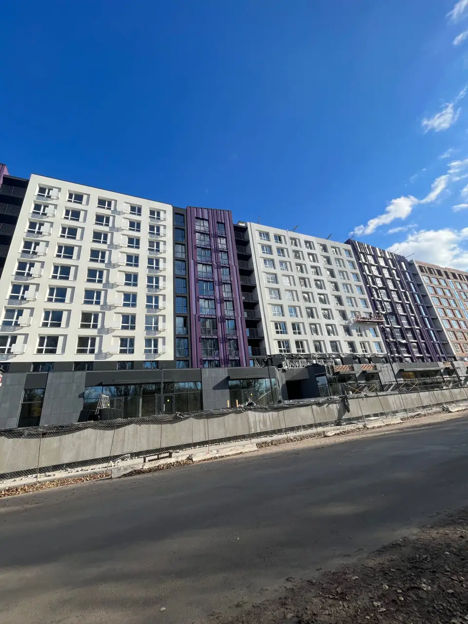 Сучасний фасад будинку ЖК Lavanda Park у Вінниці
