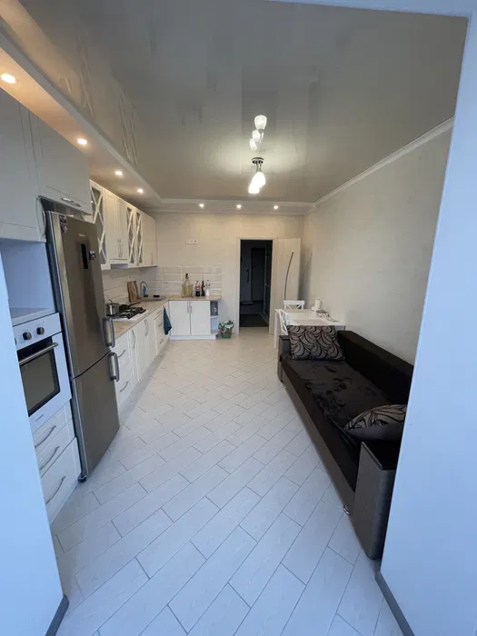 Світлий коридор у квартирі